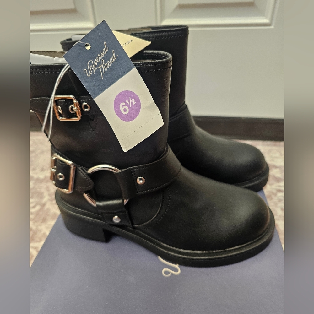 Universal Thread “Connor” Ankle Boots • Black Faux Leather • Size 6.5/4.5Y NWT